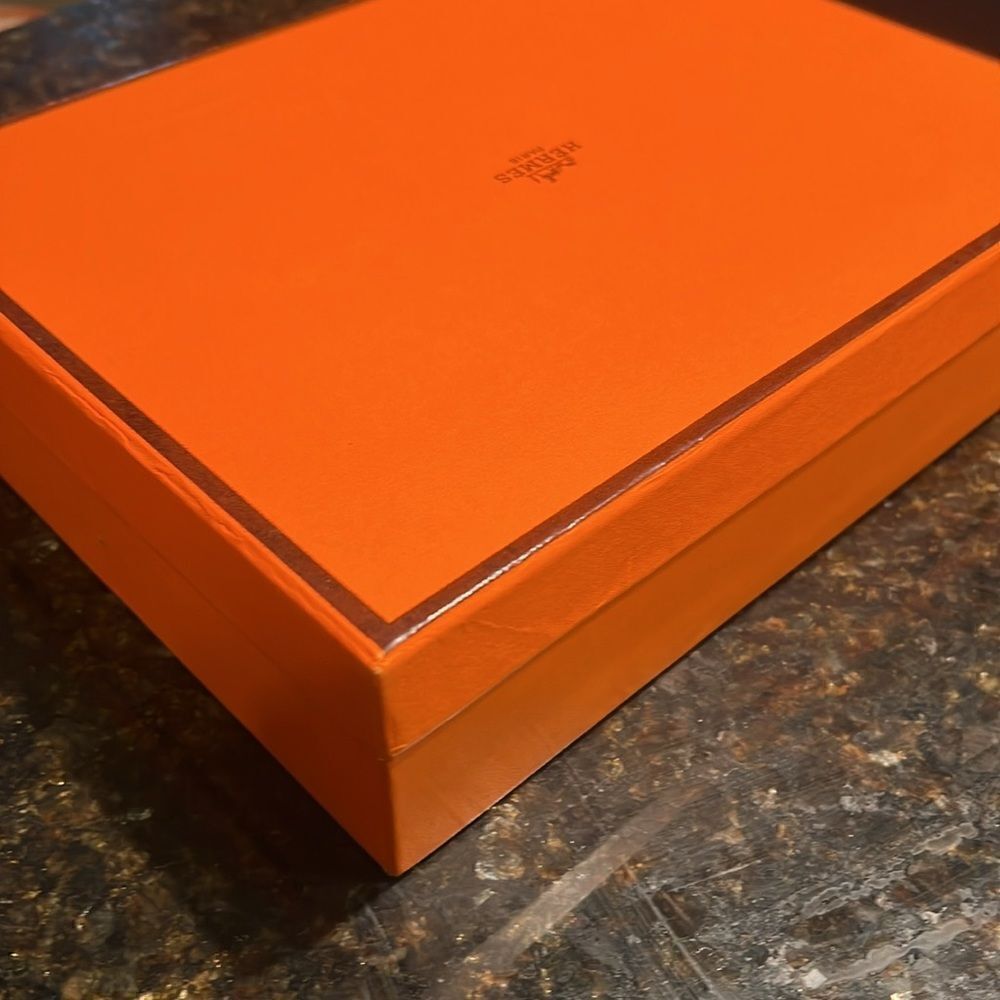 Small/Medium Hermes Gift Box - Excellent Condition - Picture 5 of 5